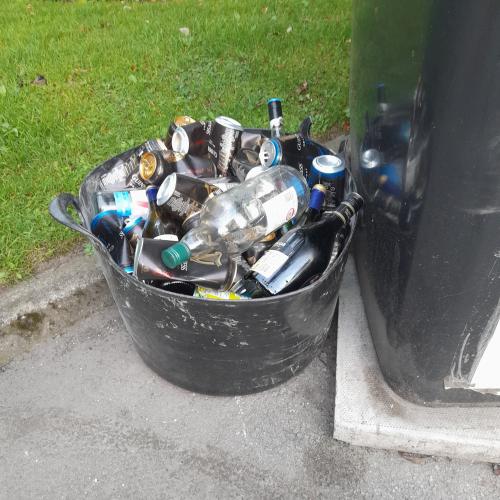 PLEASE DO NOT LEAVE RECYCLING WASTE ON THE FLOOR NEXT TO THE BINS